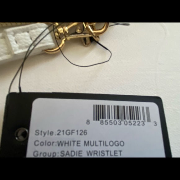 New GUESS Women’s White logo wristlet - Picture 6 of 6